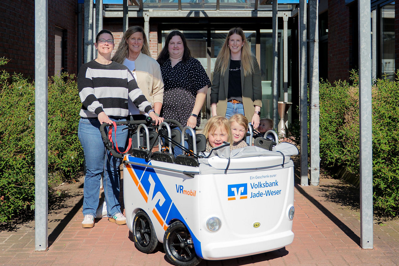 Übergabe VRmobil-Kinderbusse Butjadingen