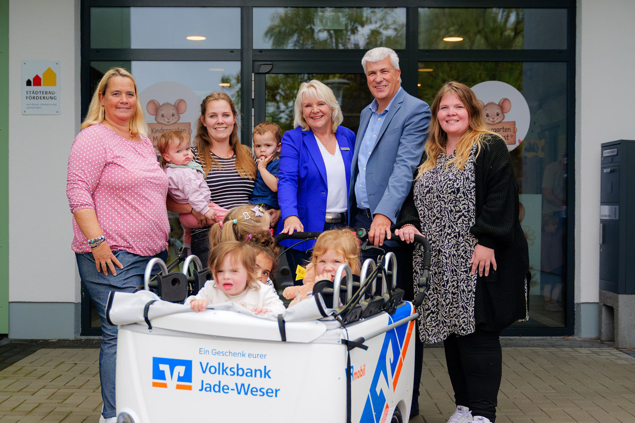Übergabe VRmobil Kinderbusse in Jever