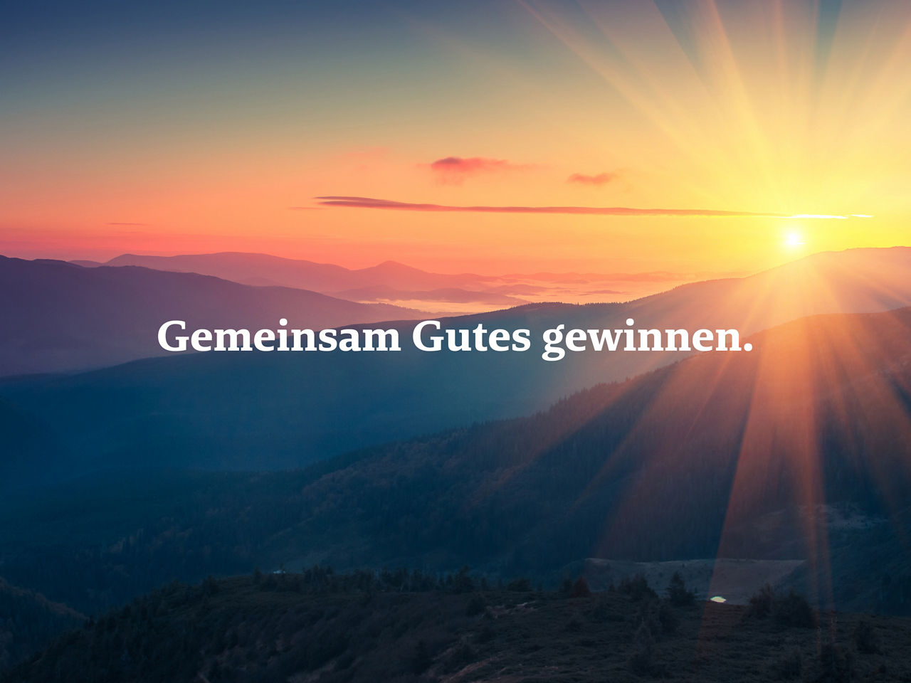 Eine Frau meldet sich für eine Frage