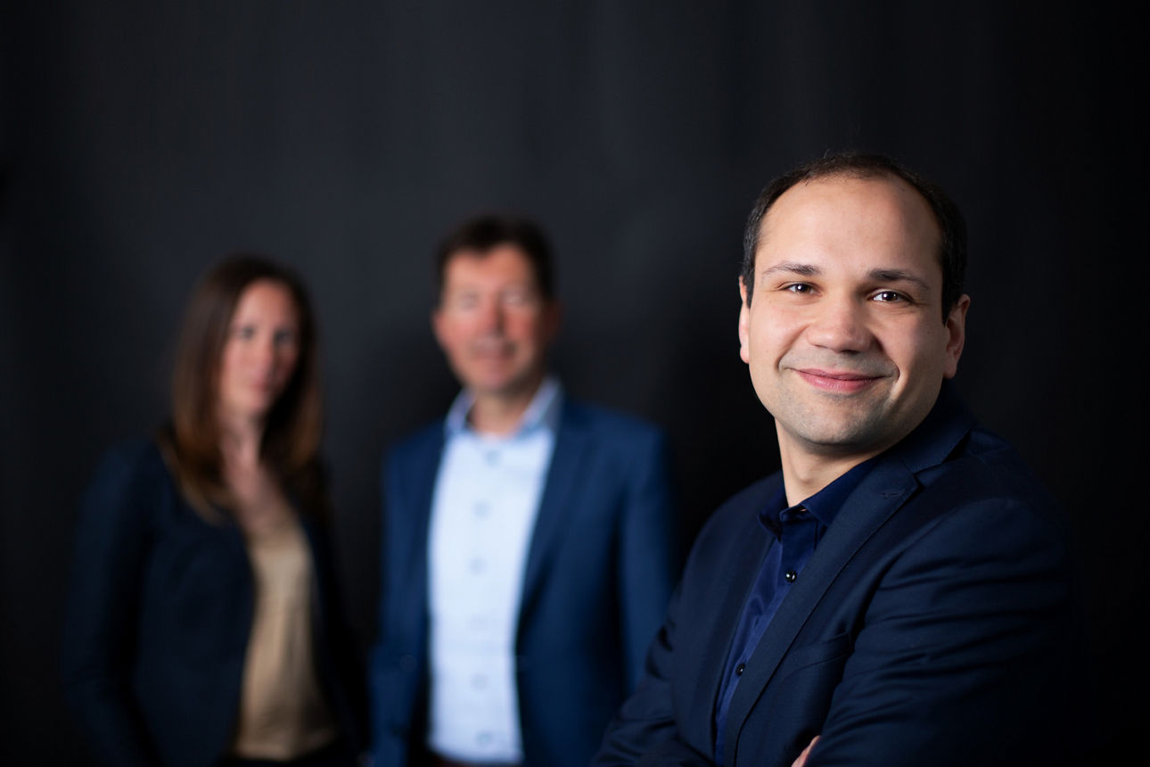 Foto Sven Olbrich  mit zwei Kollegen unscharf im Hintergrund