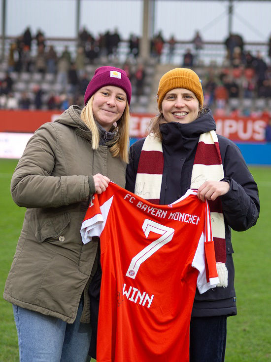 Schusschallenge Gewinnerin inkl. signiertem Trikot