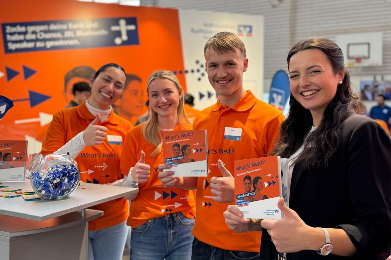 Azubis und Personalerin auf der FokusBeruf Messe 2025