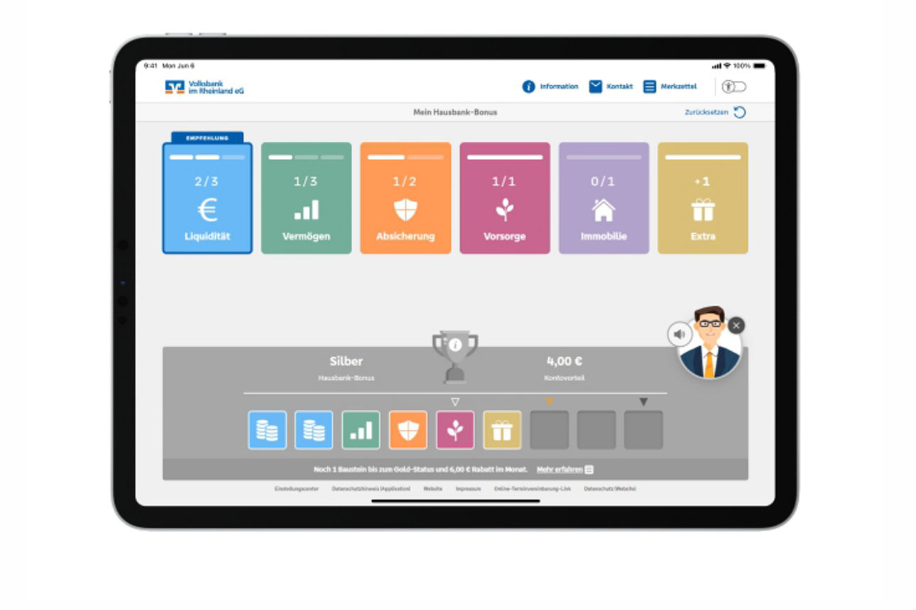 Der Bildschirm eines Tablets wird angezeigt, auf welchem das Hausbank-Programm der Volksbank zu sehen ist.