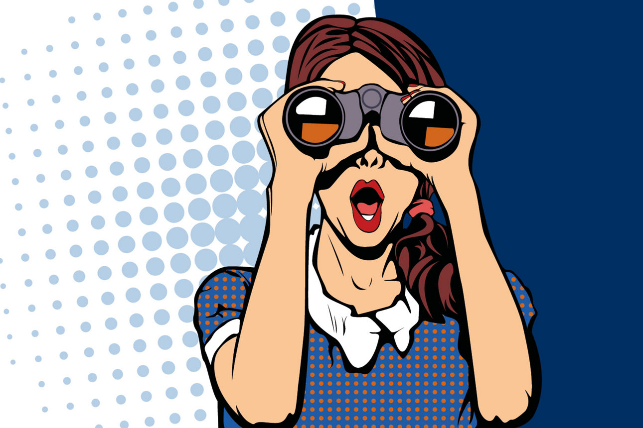 Frau mit Fernglas