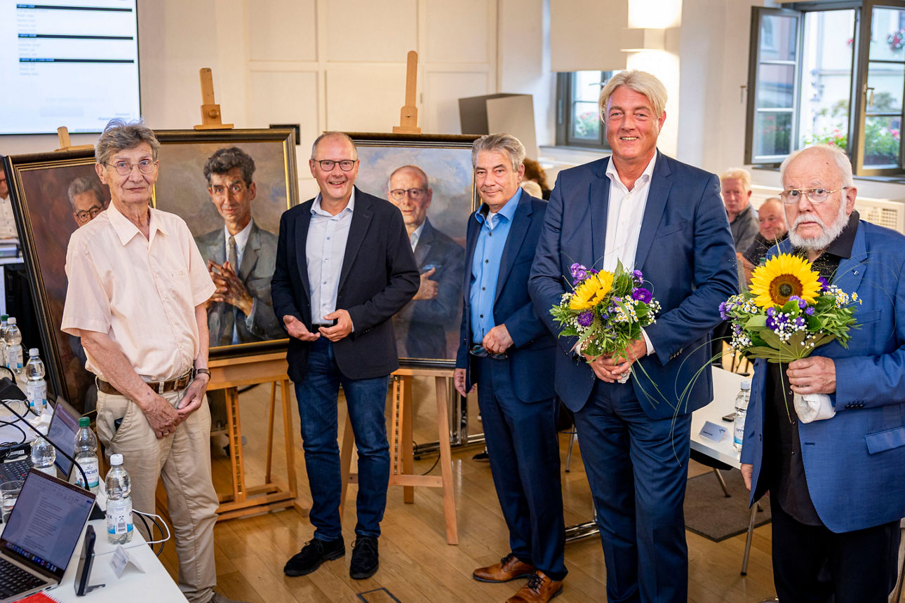 Übergabe des Portraibildes an Markus Ulbig