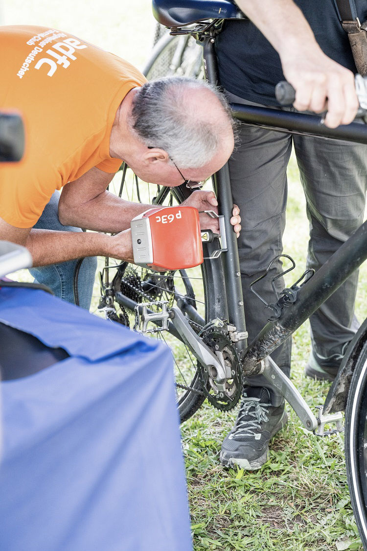 Bei der Abschlussveranstaltung der PSD HerzFahrt war auch der Allgemeine Deutsche Fahrrad-Club (ADFC) e. V. mit mehreren Mitgliedern vor Ort und bot interessierten Radfahrer:innen nach voriger Anmeldung eine Codierung ihrer Fahrräder an.