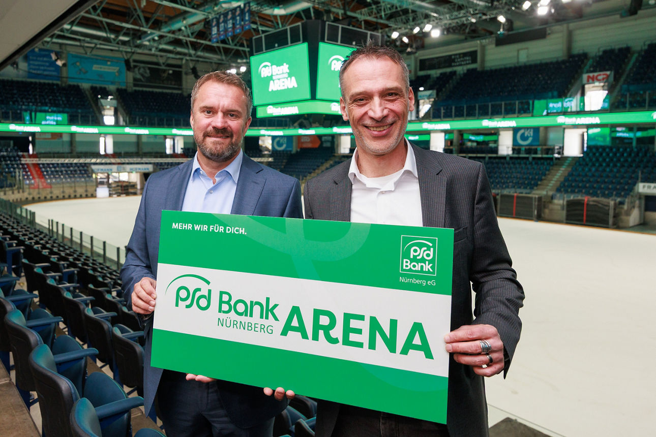 Helmut Hollweck von der PSD Bank Nürnberg und Jürgen Frotter von der ARENA Nürnberg