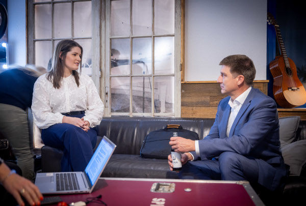 Sarah Palurovic, hier im Gespräch mit Jens Holecze