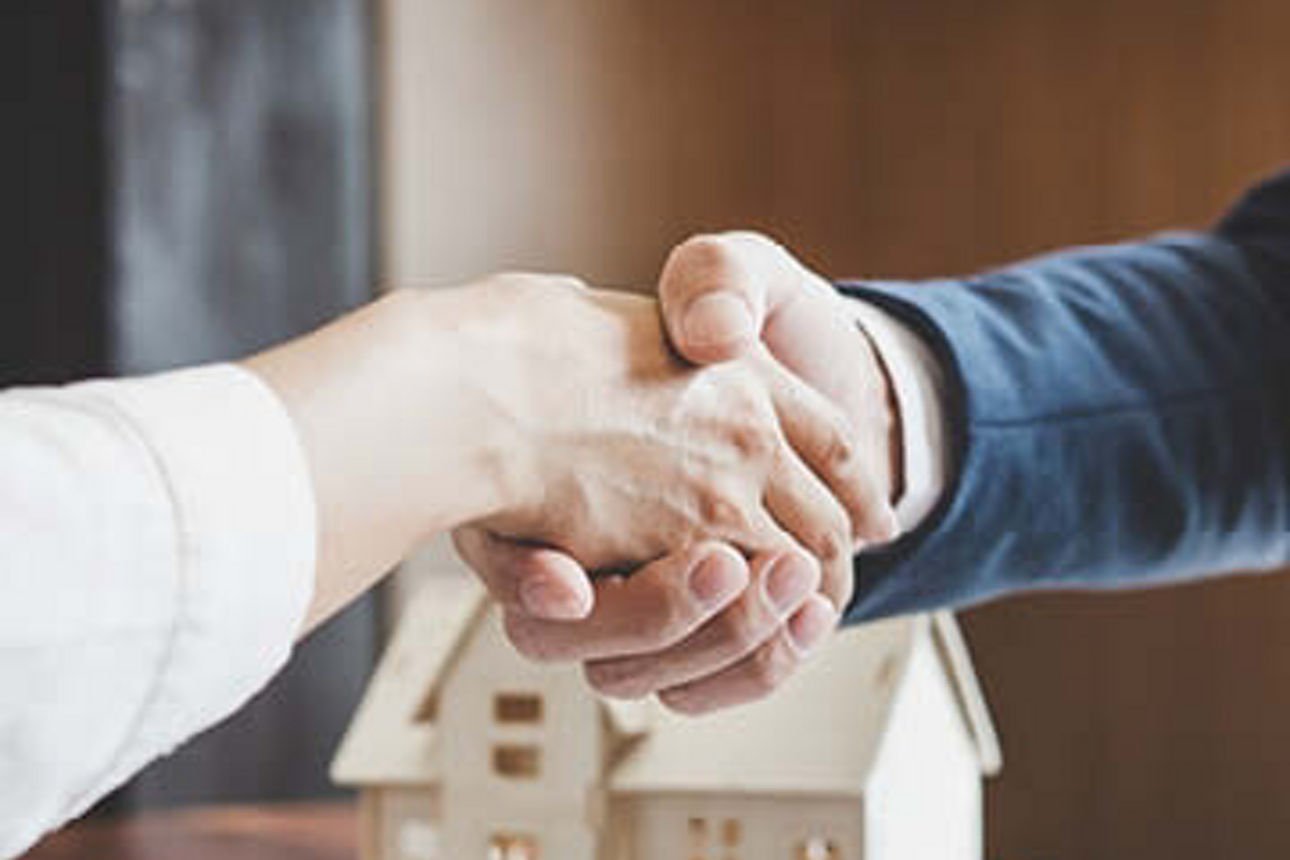 ein Handschlag und ein Vertrag