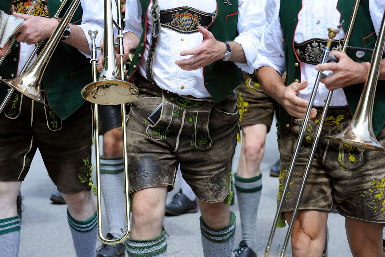 Männer in bayrischer Tracht