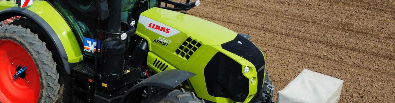 Traktor auf dem Feld