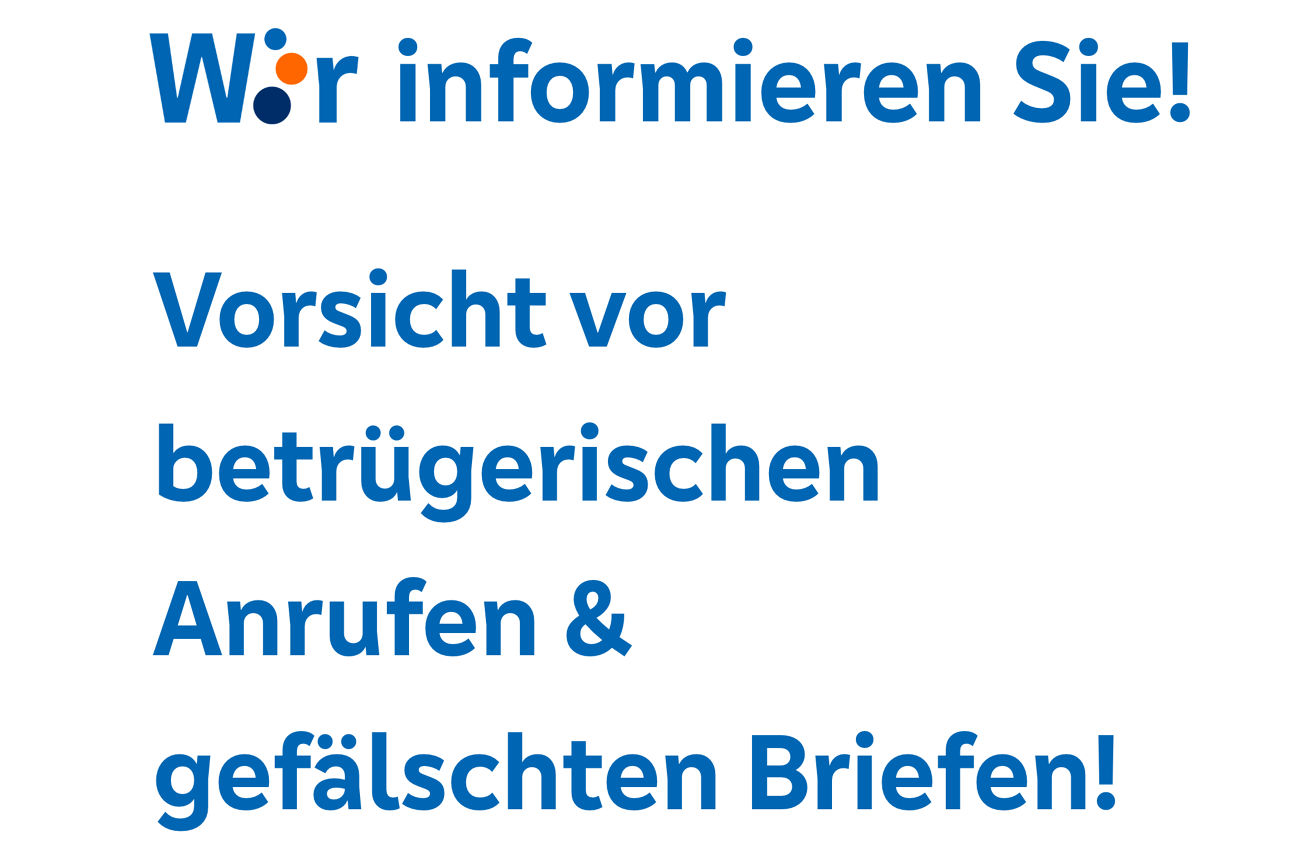 Person mit schwarzer Kapuzenjacke und weißer Maske hält Finger vor den Mund als Geste zum Schweigen
