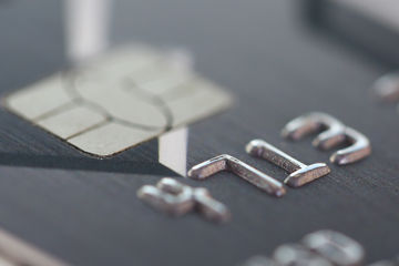 Eine Nahaufnahme der ExklusiveCard. Der Chip ist ganz nach fotografiert sowie die Zahlen 4713