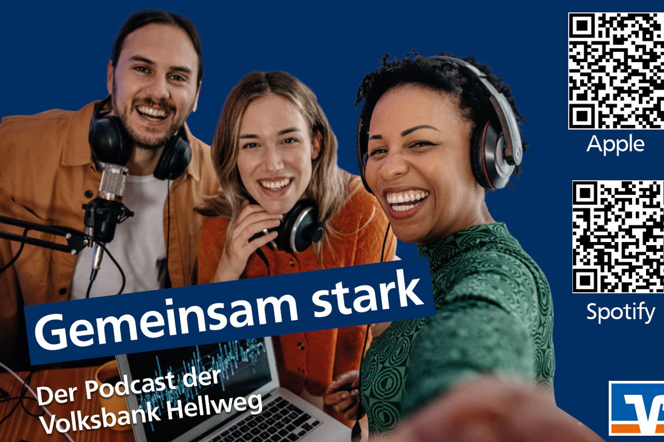 Selfie von drei Personen mit dem Podcast-Titel