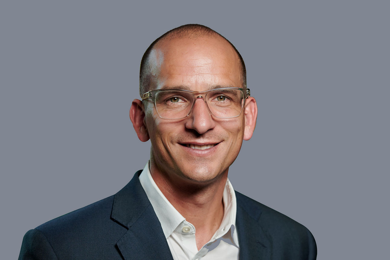 Das Bild zeigt Dr. Henrik Pontzen