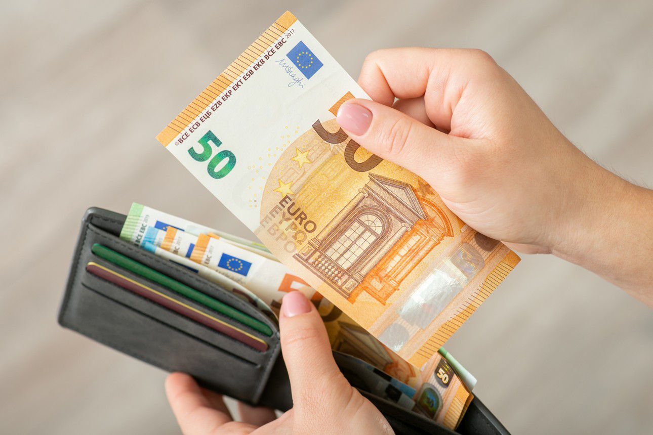 Geldbörse mit Euroscheinen