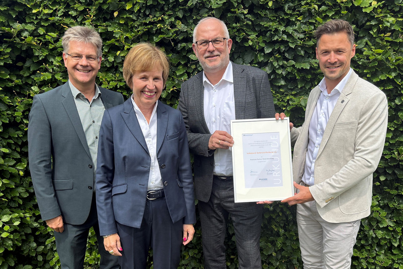 Gruppenfoto der neuen Prokuristen mit dem Vorstand