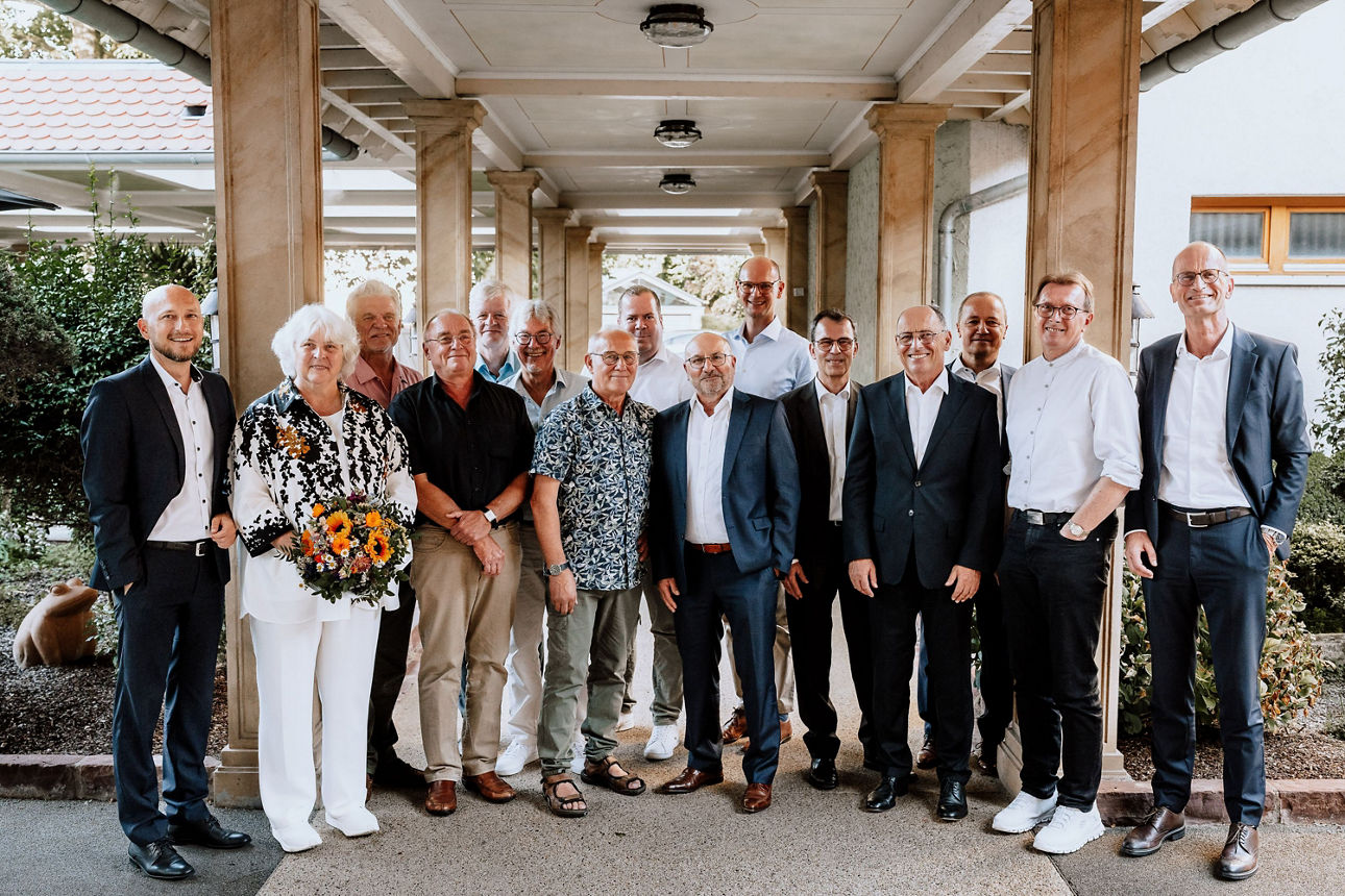 Gruppenbild mit Mitgliedern des Aufsichtsrats und Vorstand Bieler und Meletoudis