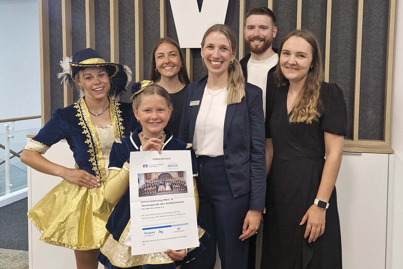 Die Schlossfunken Kirchheim freuen sich über Ünterstützung der Mini- & Teeniegarde