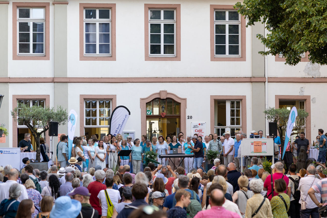 Die Musiker:innen verschiedenster Stilrichtungen treten in der Koblenzer Innenstadt auf