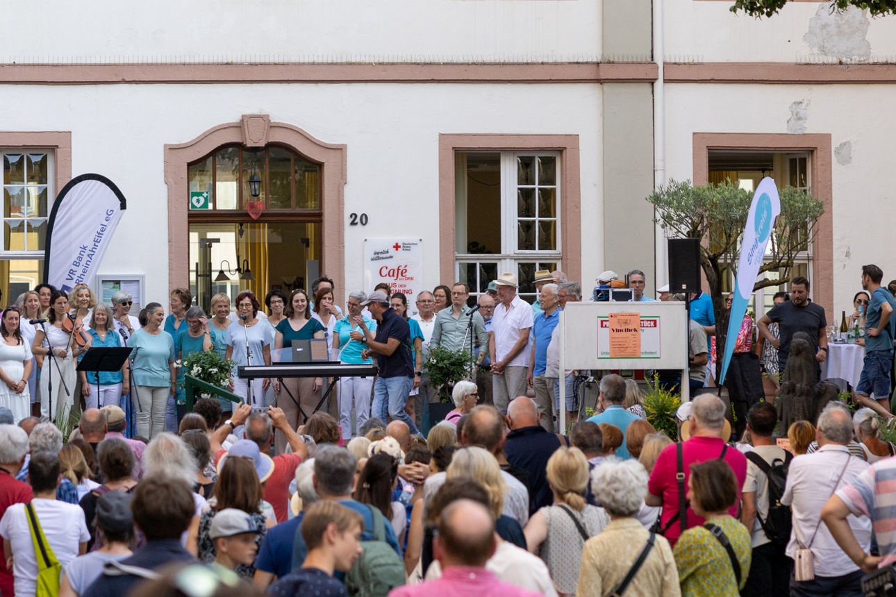 Die Musiker:innen verschiedenster Stilrichtungen treten in der Koblenzer Innenstadt auf
