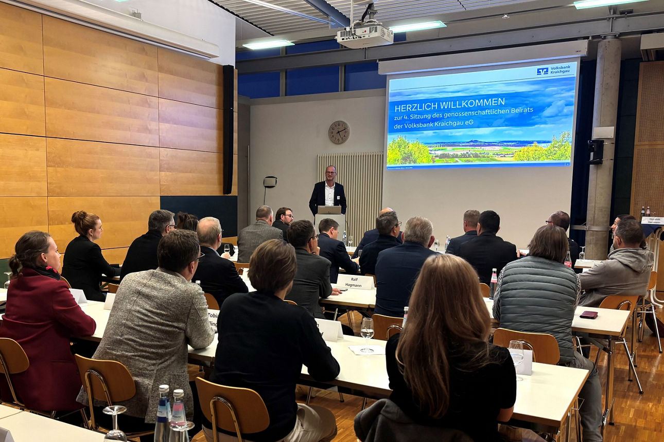 Klaus Bieler begrüßt den genossenschaftlichen Beirat bei der Sitzung am 10.11.2025 in Wiesloch.