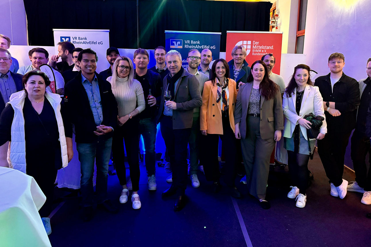 Gruppenfoto vom Netzwerktreffen des BVMW mit Unterstützung der VR Bank RheinAhrEifel eG. 