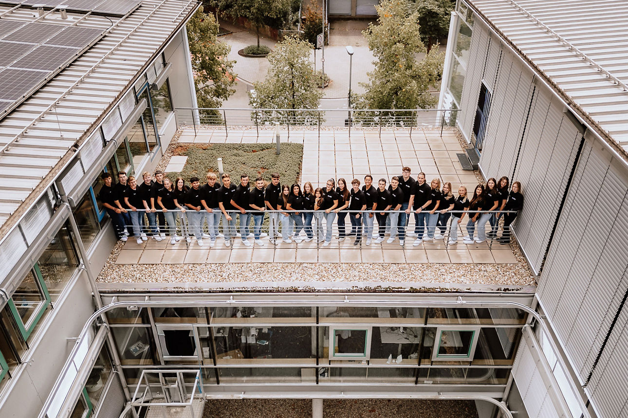Gruppenfoto der neuen Auszubildenden der Volksbank Kraichgau in 2025