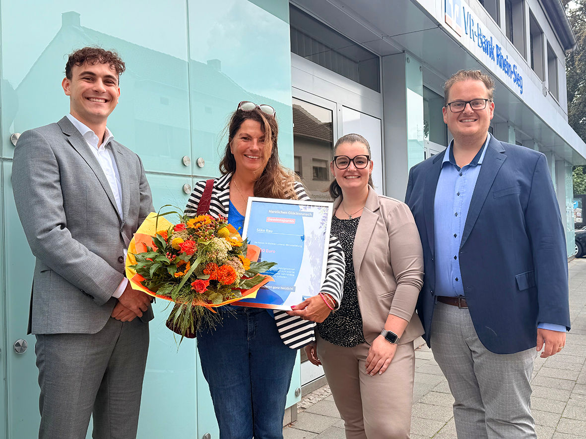 Sabine Rau gewinnt 5.000 Euro beim Gewinnsparen