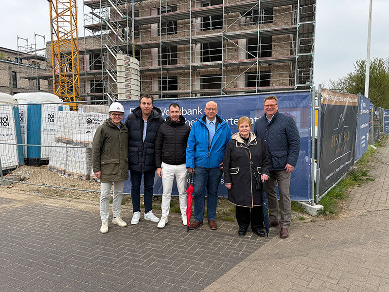 Richtfest im Quartier "Masch-Höfe" mit Mitarbeitern der Beste Bau Group GmbH, Volksbank eG und dem Bürgermeister