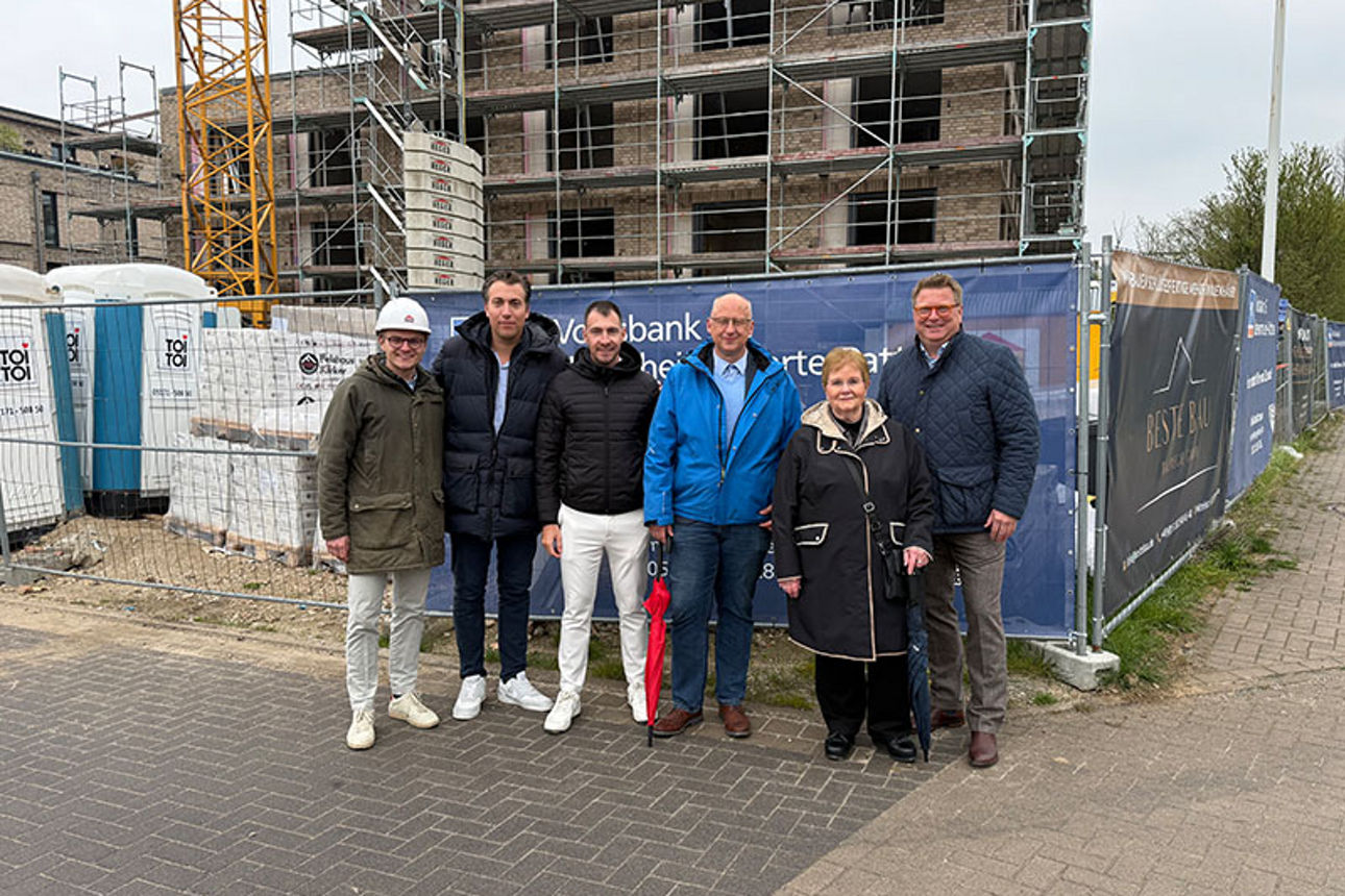 Richtfest im Quartier "Masch-Höfe" mit Mitarbeitern der Beste Bau Group GmbH, Volksbank eG und dem Bürgermeister