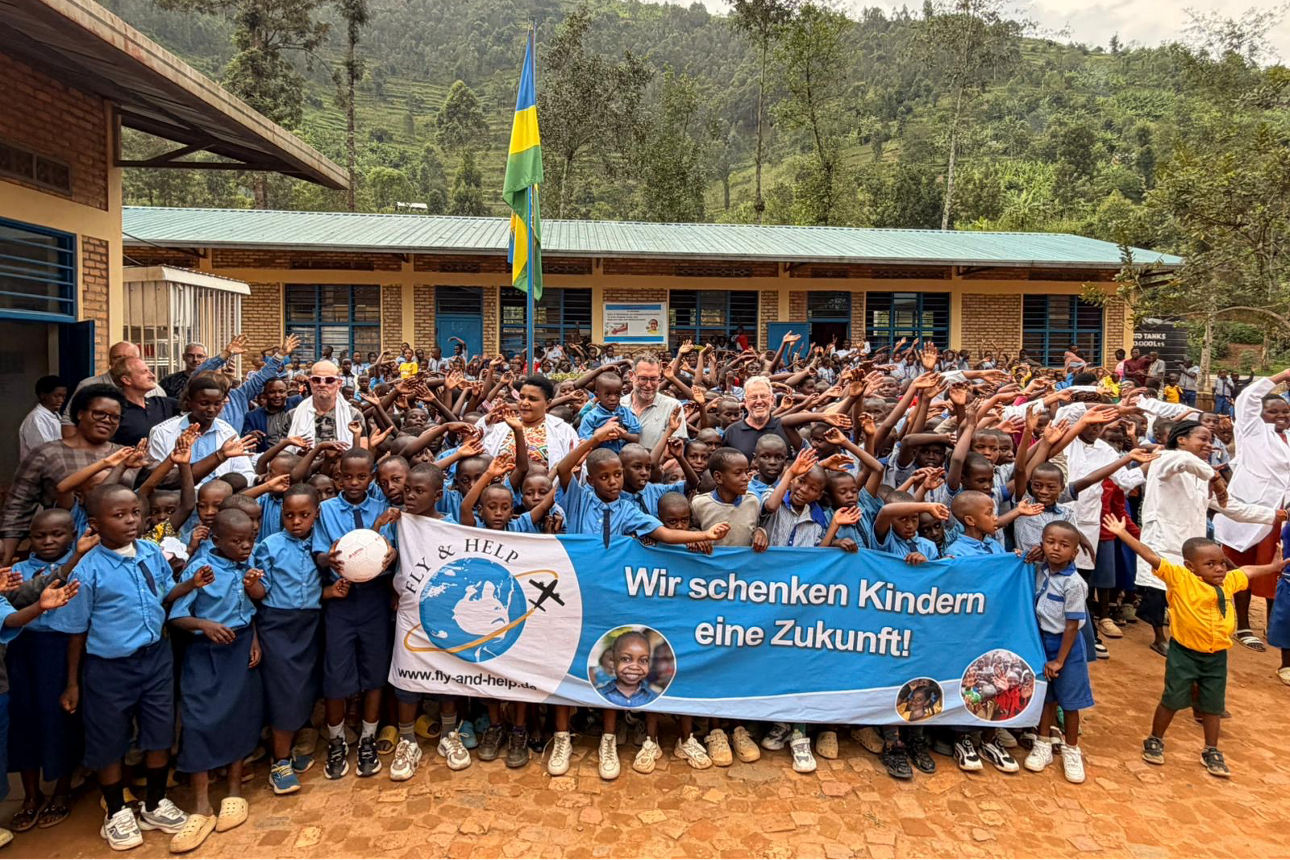 Bildung schafft Perspektiven: Schulprojekt der VR Bank RheinAhrEifel in Ruanda eröffnet