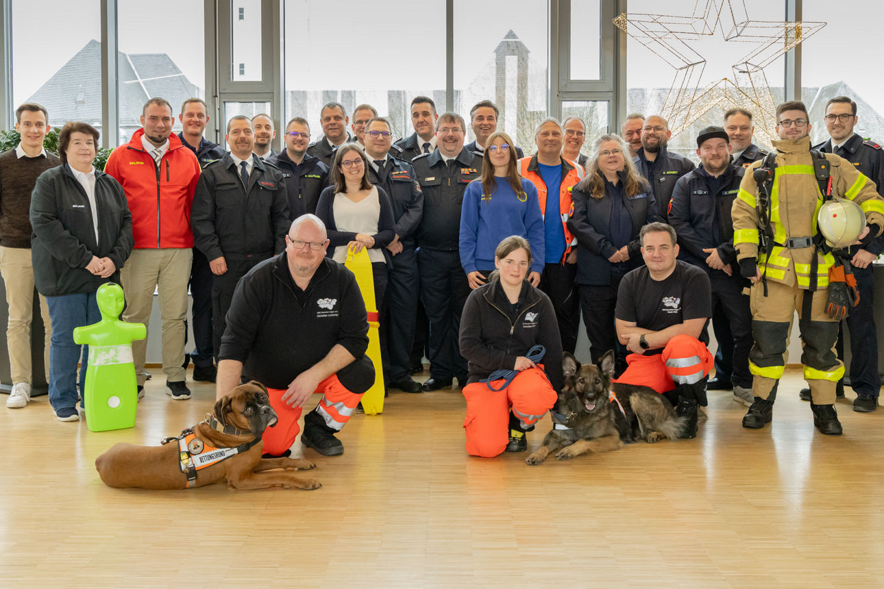 Ehrenamtlichen Helferinnen und Helfer im Katastrophen- und Zivilschutz