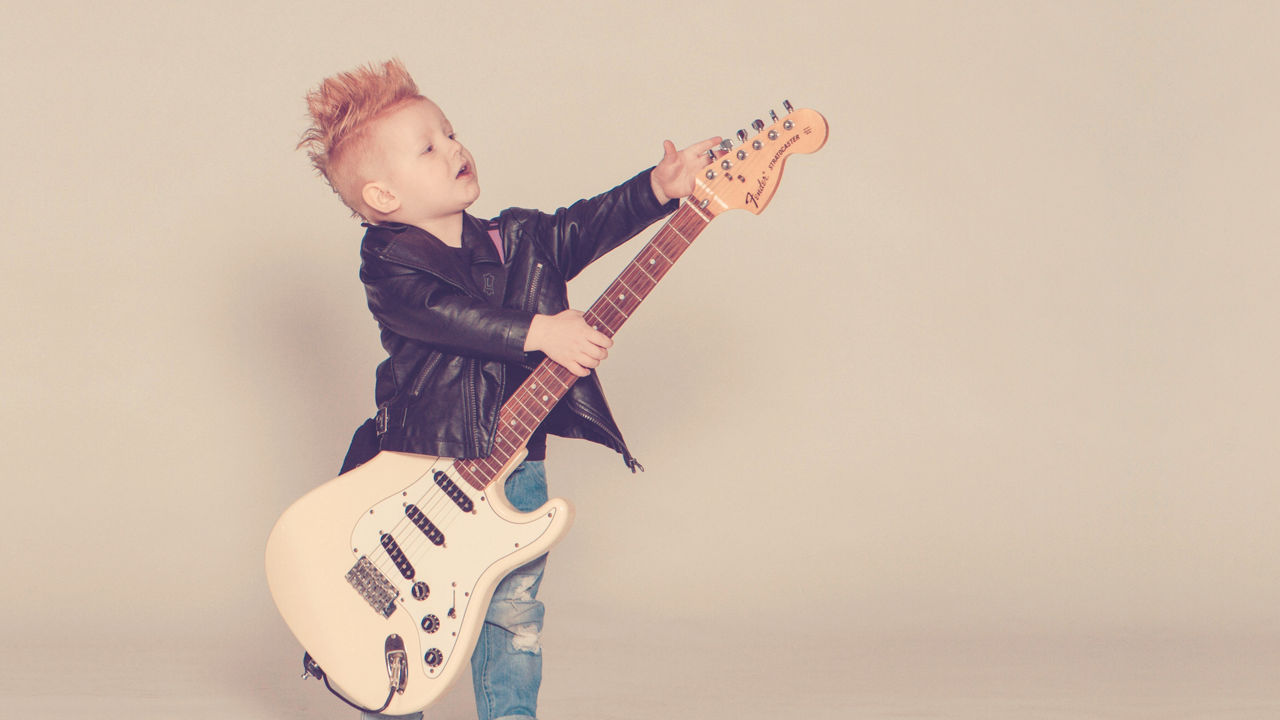 Kind mit Gitarre