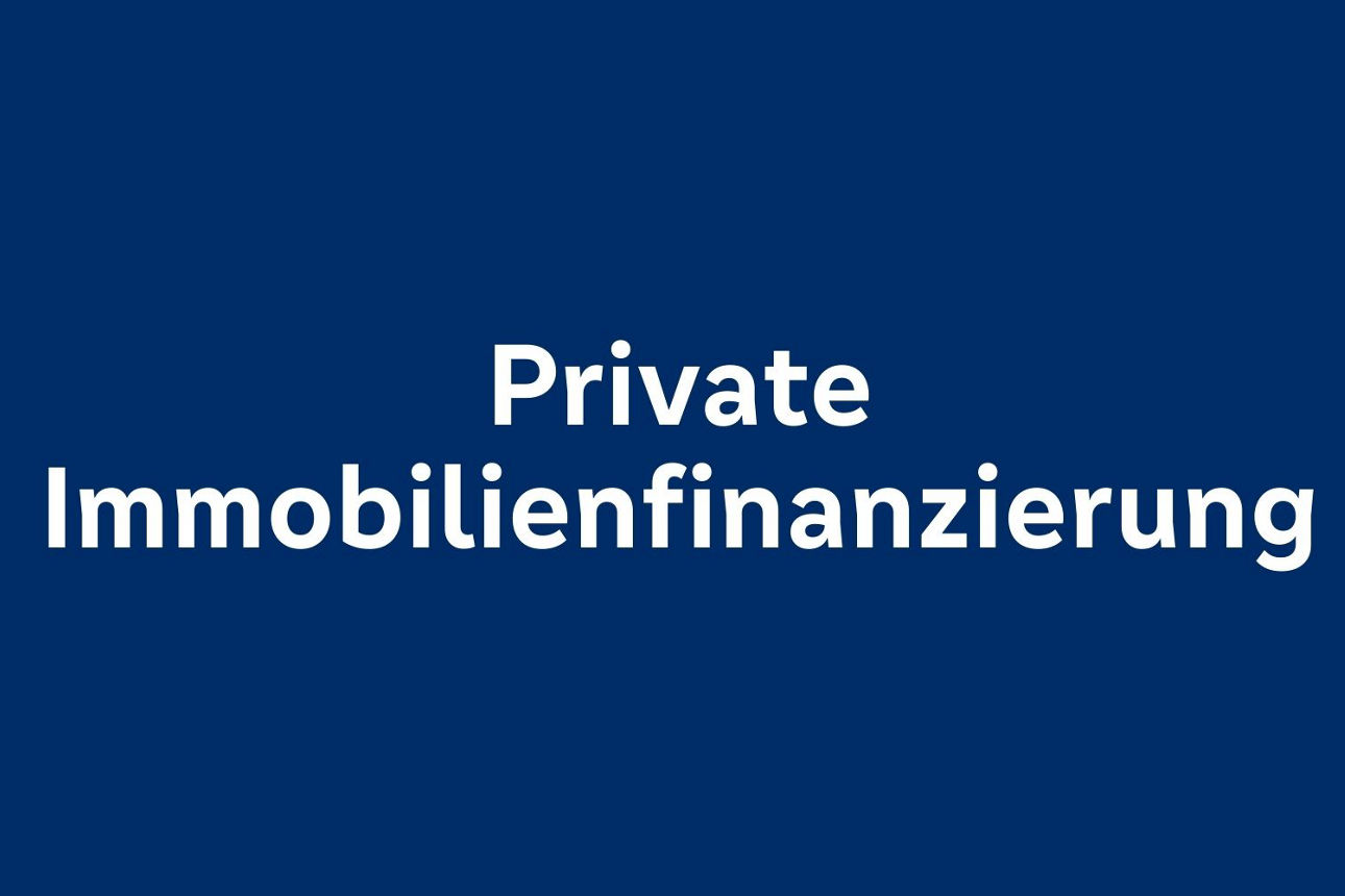 Dunkelblauer Hintergrund mit weißem Text "Private Immobilienfinanzierung ".