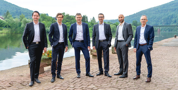 Unser PrivateBanking Team steht am Neckar