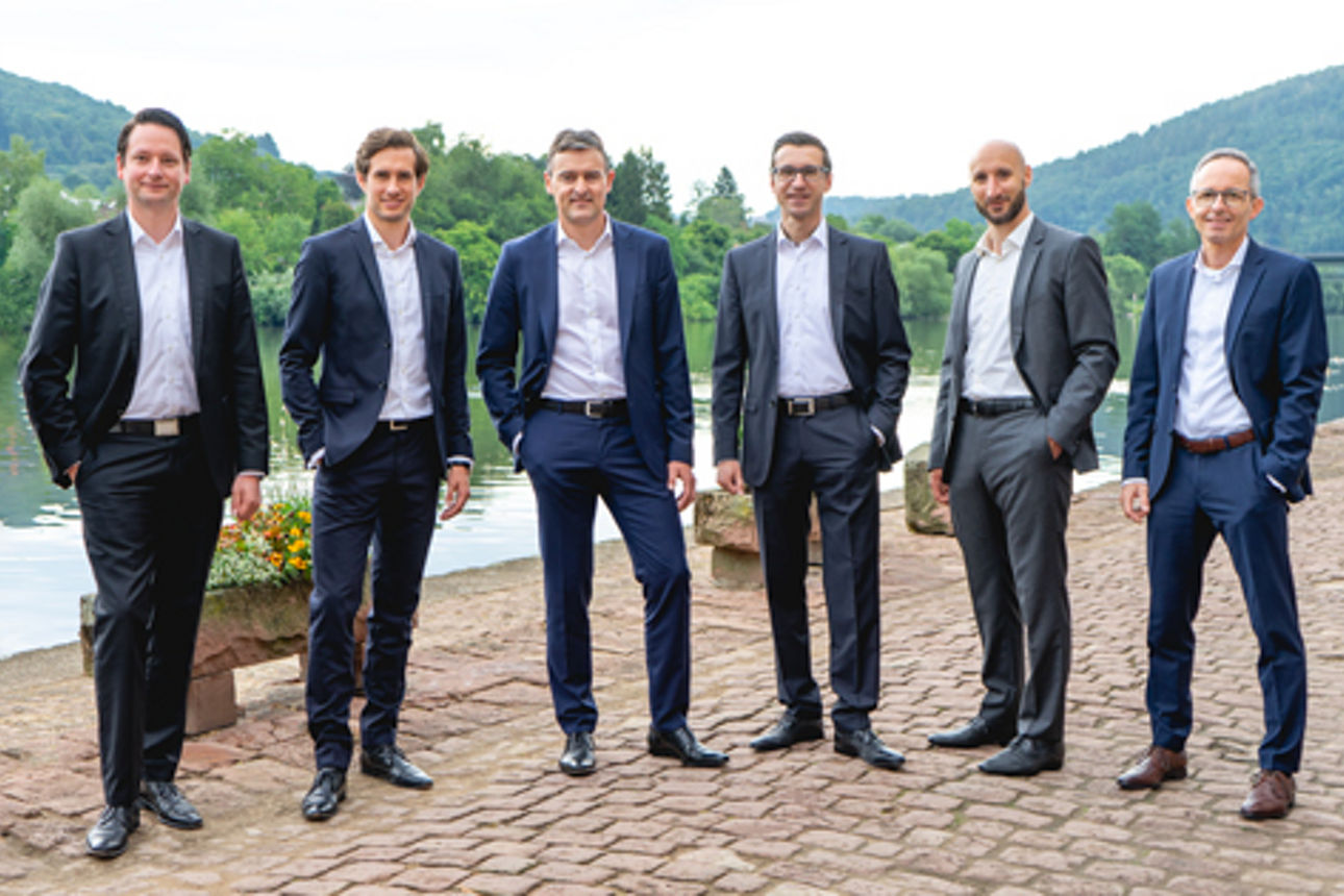 Unser PrivateBanking Team steht am Neckar