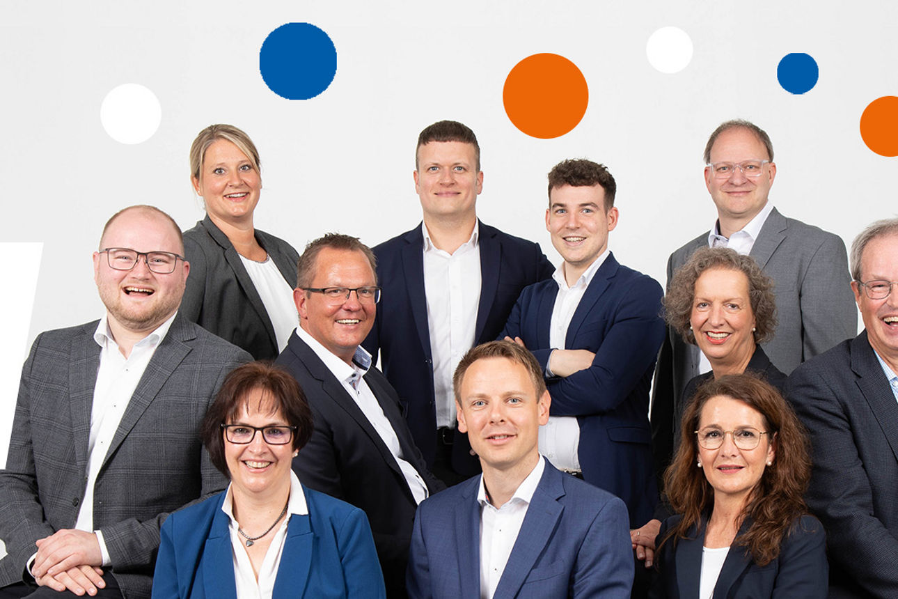 Das Team des Private Bankings vom WIR- Kampagnenmotiv umrahmt.