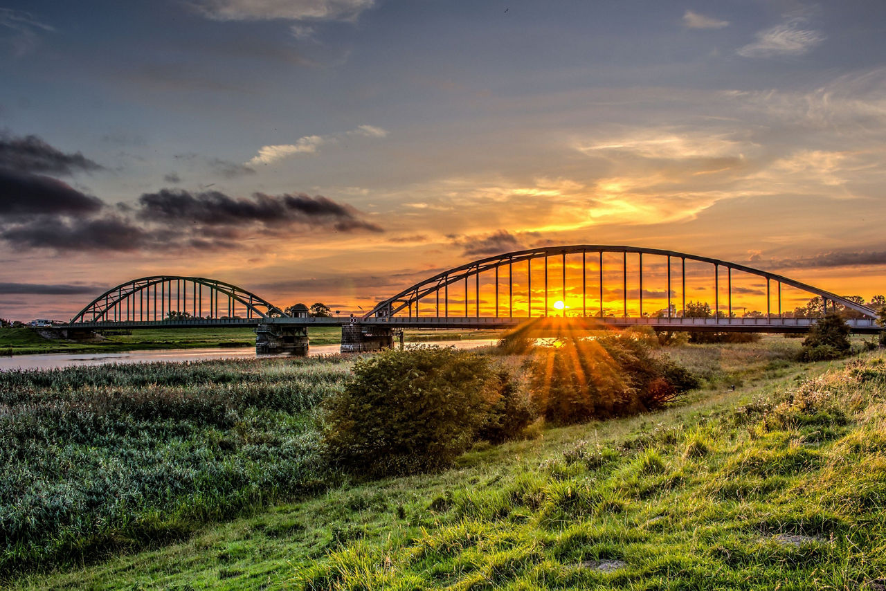 Eiderbrücke bei Sonnenuntergang