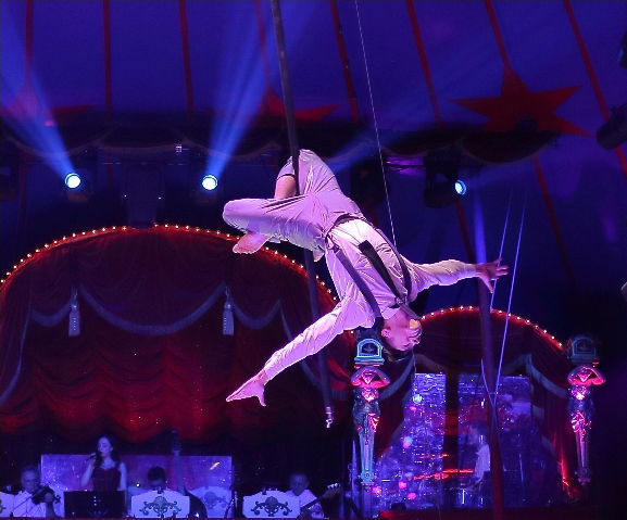 Justin Philadelphia - Flying-Pole