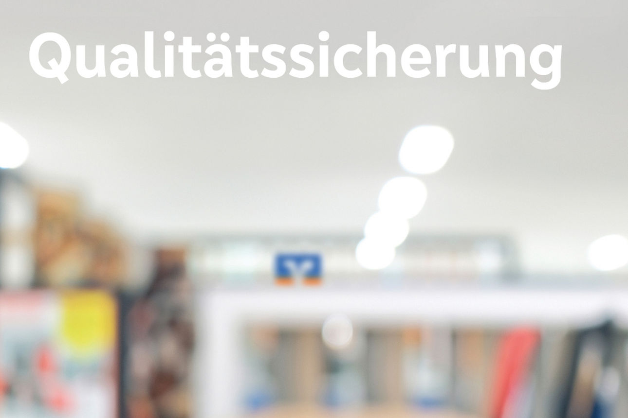 Verschwommener Hintergrund in einen Serviceraum für Kundinnen und Kunden