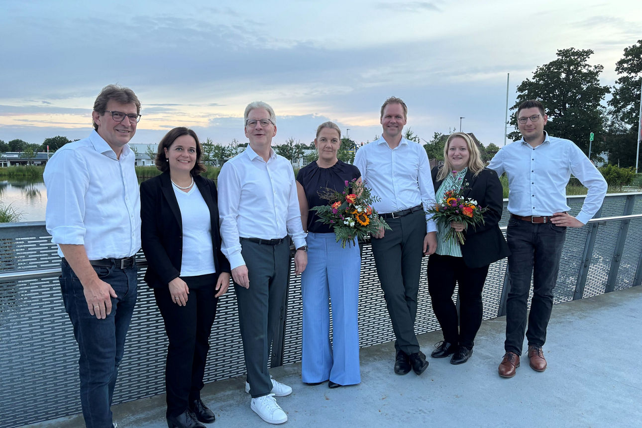 Gruppenfoto mit Vorstand und Aufsichtsrat