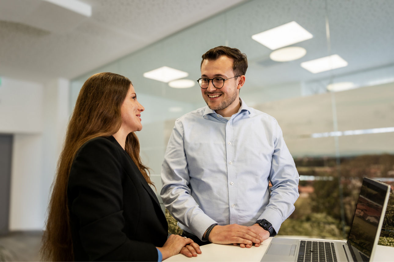 Zwei Bankberater Mann und Frau