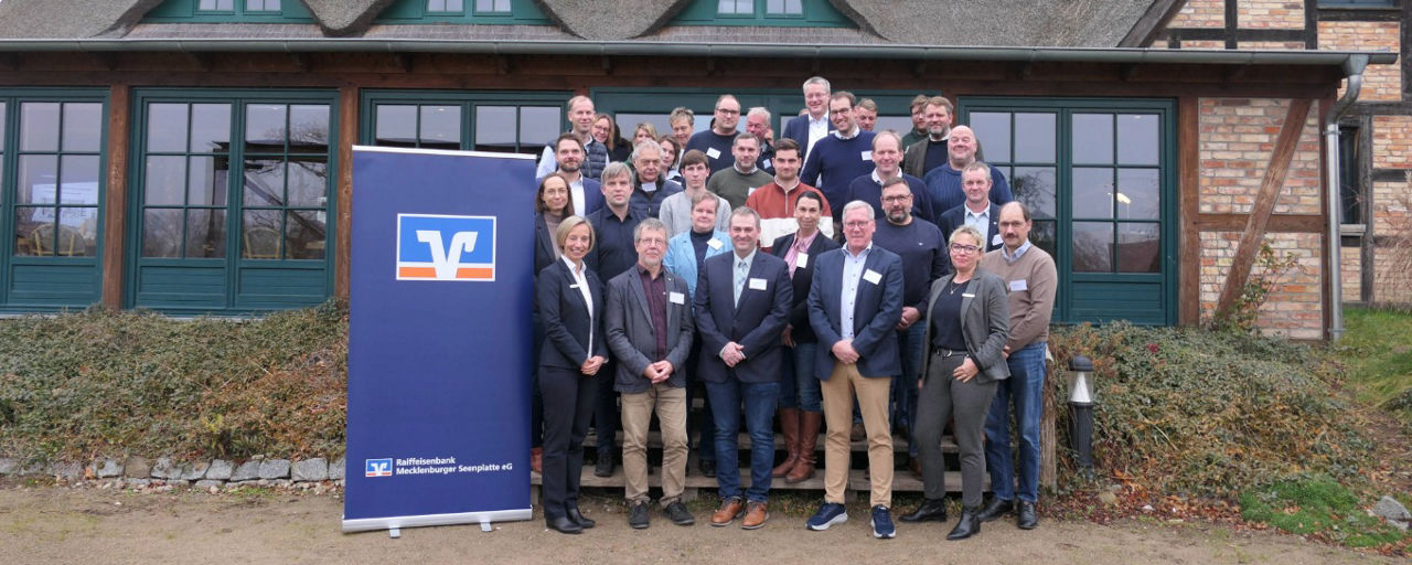 Ansicht Gruppenbild Raiffeisenbank Mecklenburger Seenplatte