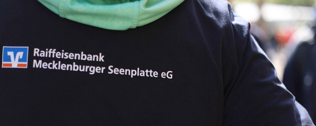 Rückenansicht T-Shirts Logo Raiba Seenplatte