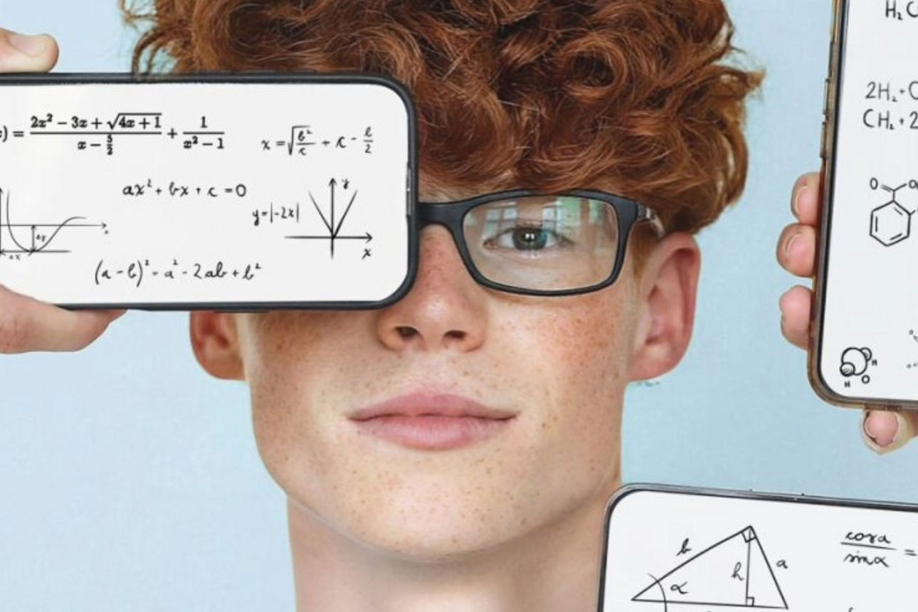 Schüler mit 4 Mobiltelefonen