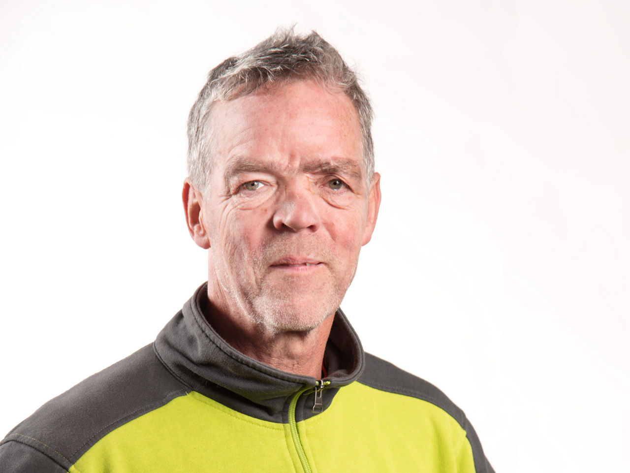Mann mittleren Alters, grauen Haaren
