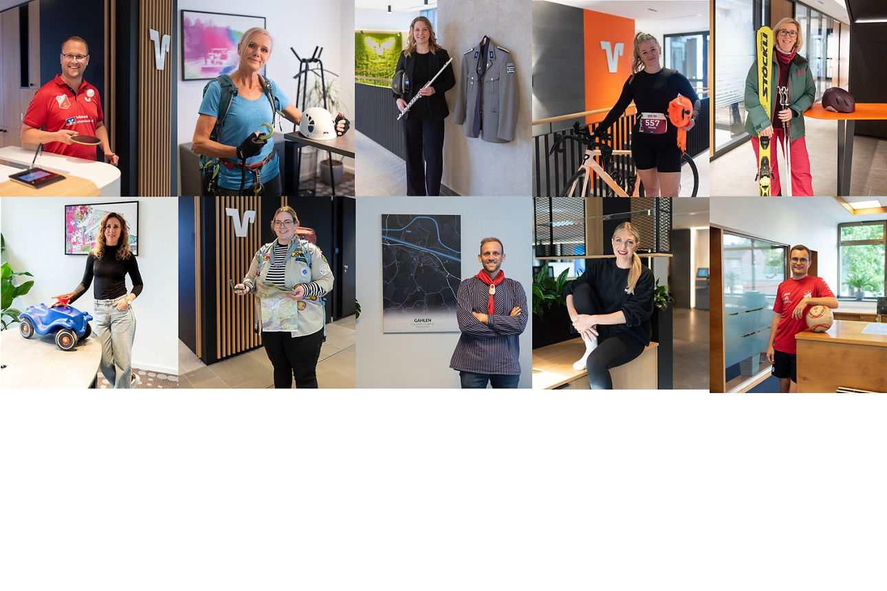 Zehn Kollegen und Kolleginnen mit der Ausrüstung Ihrer Hobbies.