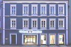 Ein grau weißes Gebäude, Geschäftsstelle Rosengasse 