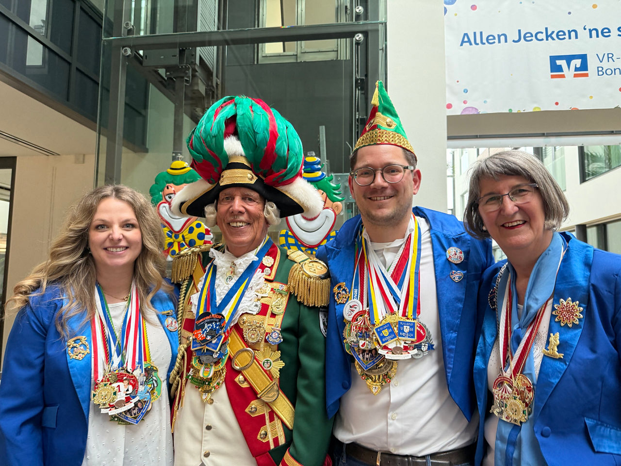 Foto ©VR-Bank Bonn Rhein-Sieg v. l. Saskia Roth, Wilfried Eichen, Marcel Richter und Andrea Schrahe